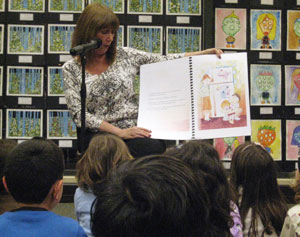 Glendale Community College, Alva & Barnes & Noble team up for a night of family fun with reading!
